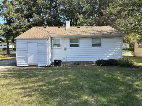 Exterior - 2903 S Wilke Rd, Rolling Meadows, IL 60008 photo 8 of 8