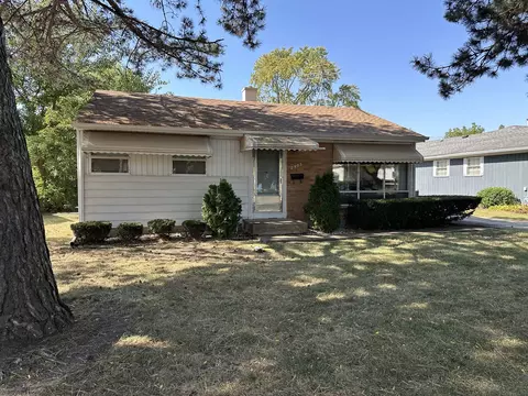 Exterior - 2903 S Wilke Rd, Rolling Meadows, IL 60008 photo 2 of 8