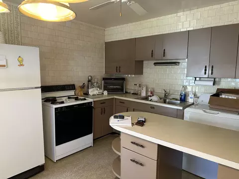 Kitchen - 2903 S Wilke Rd, Rolling Meadows, IL 60008 photo 2 of 2