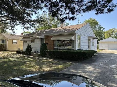 Exterior - 2903 S Wilke Rd, Rolling Meadows, IL 60008 photo 4 of 8