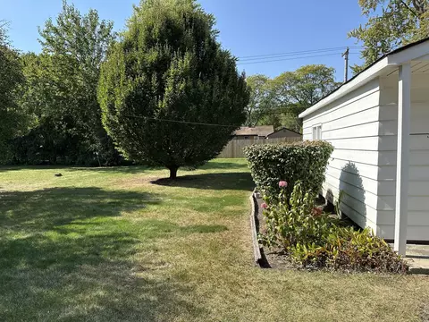 Exterior - 2903 S Wilke Rd, Rolling Meadows, IL 60008 photo 7 of 8