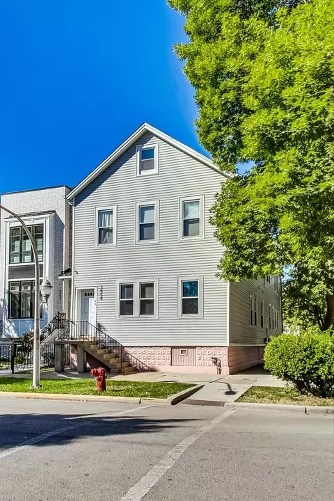 3858 N Whipple St, Chicago, IL 60618