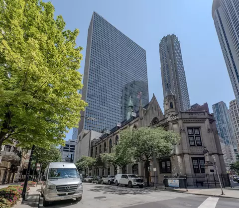 111 E Chestnut St #2B-23, Chicago, IL 60611
