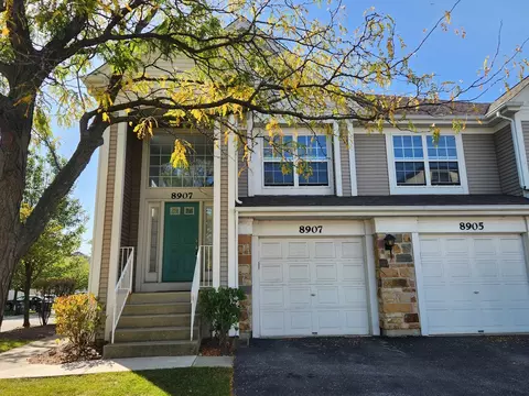 8907 W Heathwood Cir, Niles, IL 60714