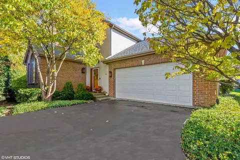 4 Abbotsford Dr, Lincolnshire, IL 60069
