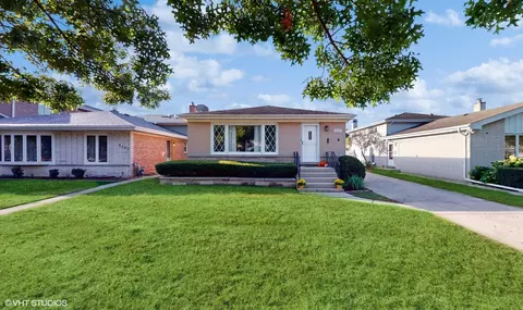 5239 Monroe St, Skokie, IL 60077