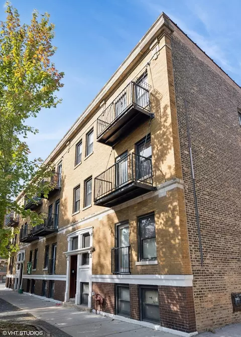 1952 W Byron St #1, Chicago, IL 60613