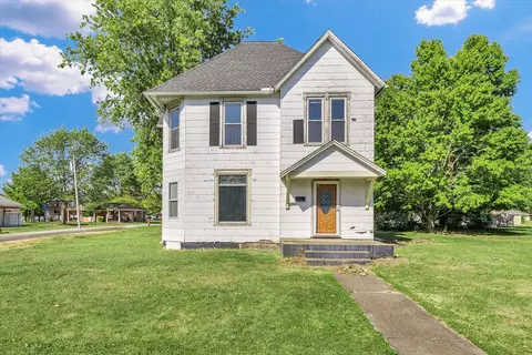 803 E Allen St, Farmer City, IL 61842