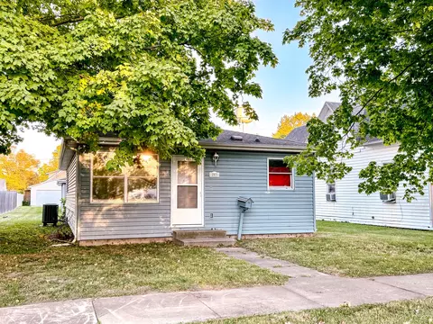 203 N Pine St, Villa Grove, IL 61956
