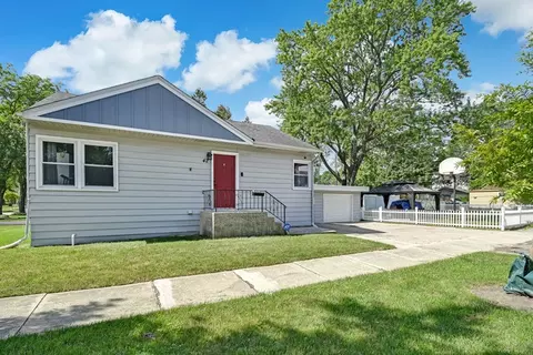 42 N Wilmette Ave, Westmont, IL 60559