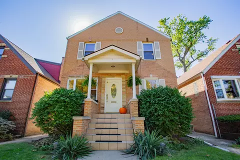4637 W Waveland Ave, Chicago, IL 60641