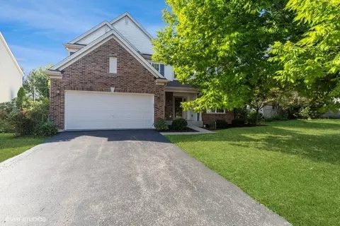 247 W Prairie Walk Ln, Round Lake, IL 60073