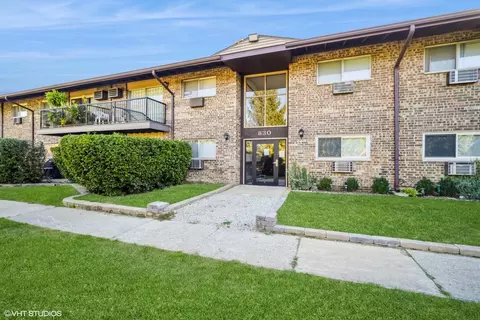 830 E Old Willow Rd #108, Prospect Heights, IL 60070