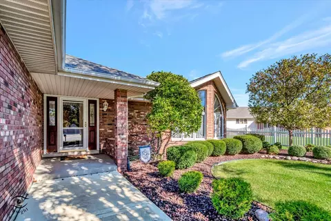 10026 Lancaster Dr, Mokena, IL 60448 photo 3