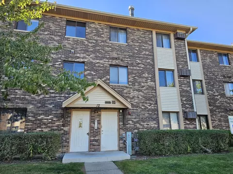 12 Parkside Ct #9, Vernon Hills, IL 60061