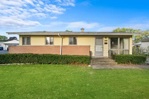 229 E Normandy Dr, Addison, IL 60101