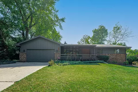 2607 Starkweather Rd, Rockford, IL 61107