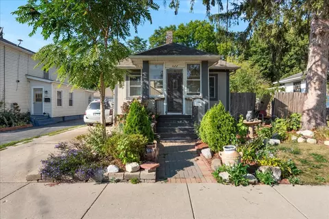 622 Columbia Ave, Elgin, IL 60120