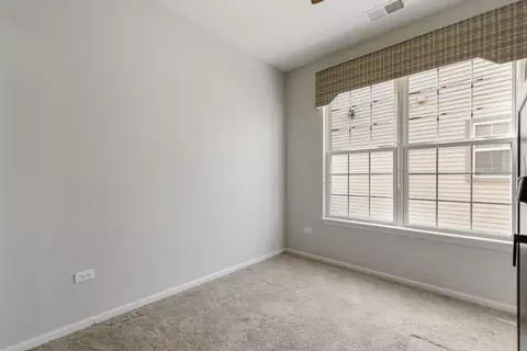 Bedroom - 2498 Rolling Rdg, Elgin, IL 60124 photo 1 of 3