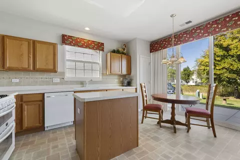Kitchen - 2498 Rolling Rdg, Elgin, IL 60124 photo 1 of 3