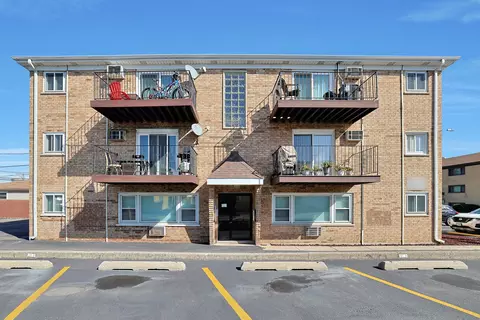 9852 Lawrence Ct #3N, Schiller Park, IL 60176