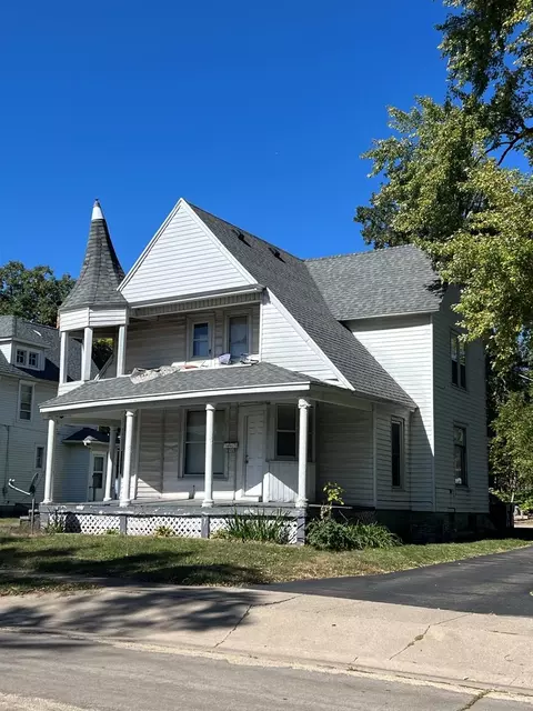 109 E Chamberlin St, Dixon, IL 61021