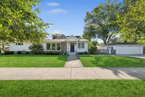 1717 W Thomas St, Arlington Heights, IL 60004