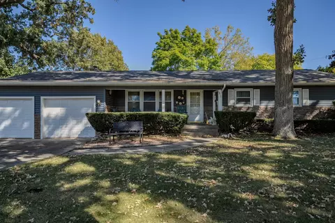 1811 E Forestview Dr, Pontiac, IL 61764