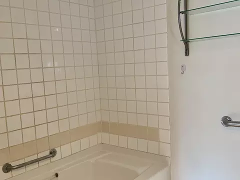 Bath - 218 W Glover St, Ottawa, IL 61350 photo 2 of 2