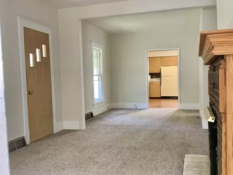 Living - 218 W Glover St, Ottawa, IL 61350 photo 4 of 5