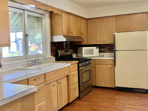 Kitchen - 218 W Glover St, Ottawa, IL 61350 photo 2 of 2