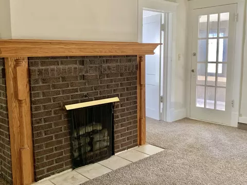 Living - 218 W Glover St, Ottawa, IL 61350 photo 2 of 5