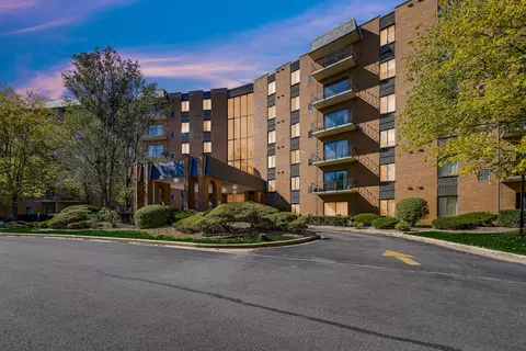 700 N Bruce Ln #503, Glenwood, IL 60425
