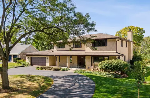 25 Cambridge Dr, Oak Brook, IL 60523