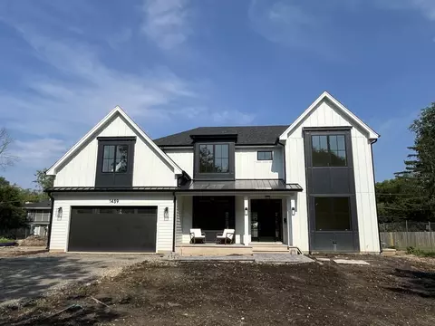 1439 Hawthorne Ln, Glenview, IL 60025