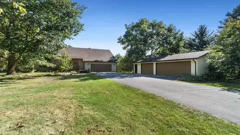 8723 N Hedge Rd, Byron, IL 61010
