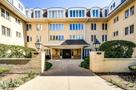 75 6th Ave #306, La Grange, IL 60525
