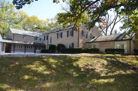 225 E Onwentsia Rd, Lake Forest, IL 60045