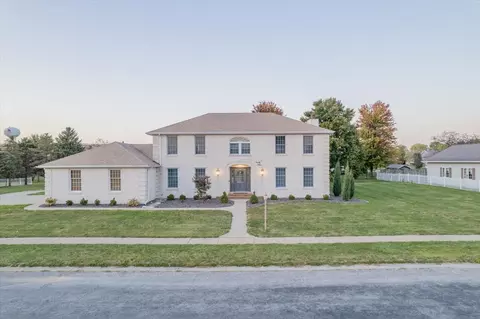 29 Manorhill Dr, Clinton, IL 61727