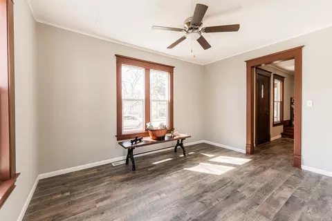 Living - 71 S Jackson St, Elgin, IL 60123 photo 3 of 4