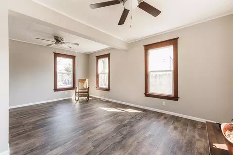 Living - 71 S Jackson St, Elgin, IL 60123 photo 1 of 4