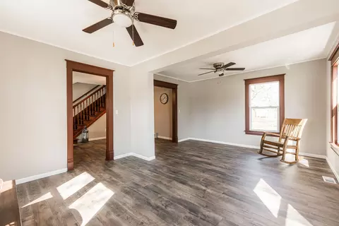 Living - 71 S Jackson St, Elgin, IL 60123 photo 2 of 4