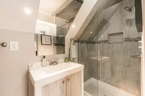 Bath - 71 S Jackson St, Elgin, IL 60123 photo 2 of 3