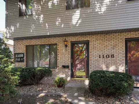 1108 E Jefferson St #11, Bloomington, IL 61701