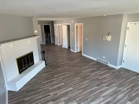 Living - Undisclosed, Elgin, IL 60123 photo 1 of 3