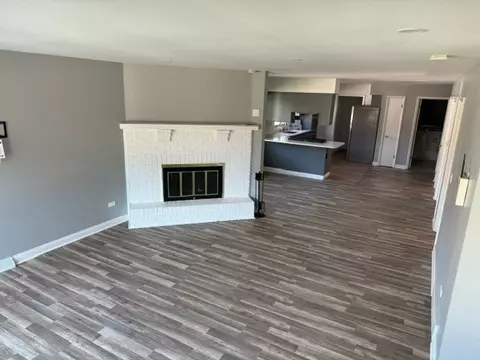Living - Undisclosed, Elgin, IL 60123 photo 2 of 3