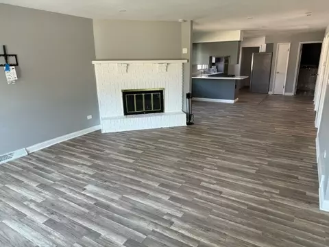 Living - Undisclosed, Elgin, IL 60123 photo 3 of 3