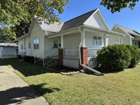 11 N Richman St, Villa Grove, IL 61956