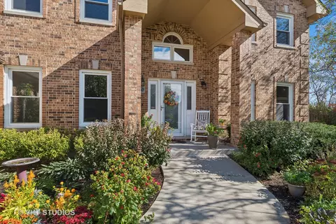 4950 Red Pine Ave, Gurnee, IL 60031 photo 2