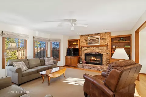 4950 Red Pine Ave, Gurnee, IL 60031 photo 9
